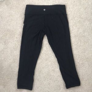 Lululemon black capri leggings